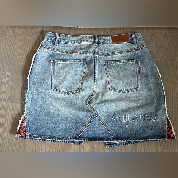 Scotch & Soda Spicy Sunday Button Down Denim Skirt. - Picture 6 of 7